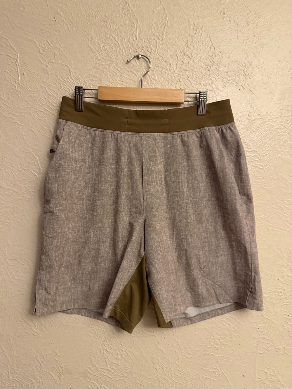 lululemon athletica Olive Waistband & Heather Gray Men's Hybrid Shorts
